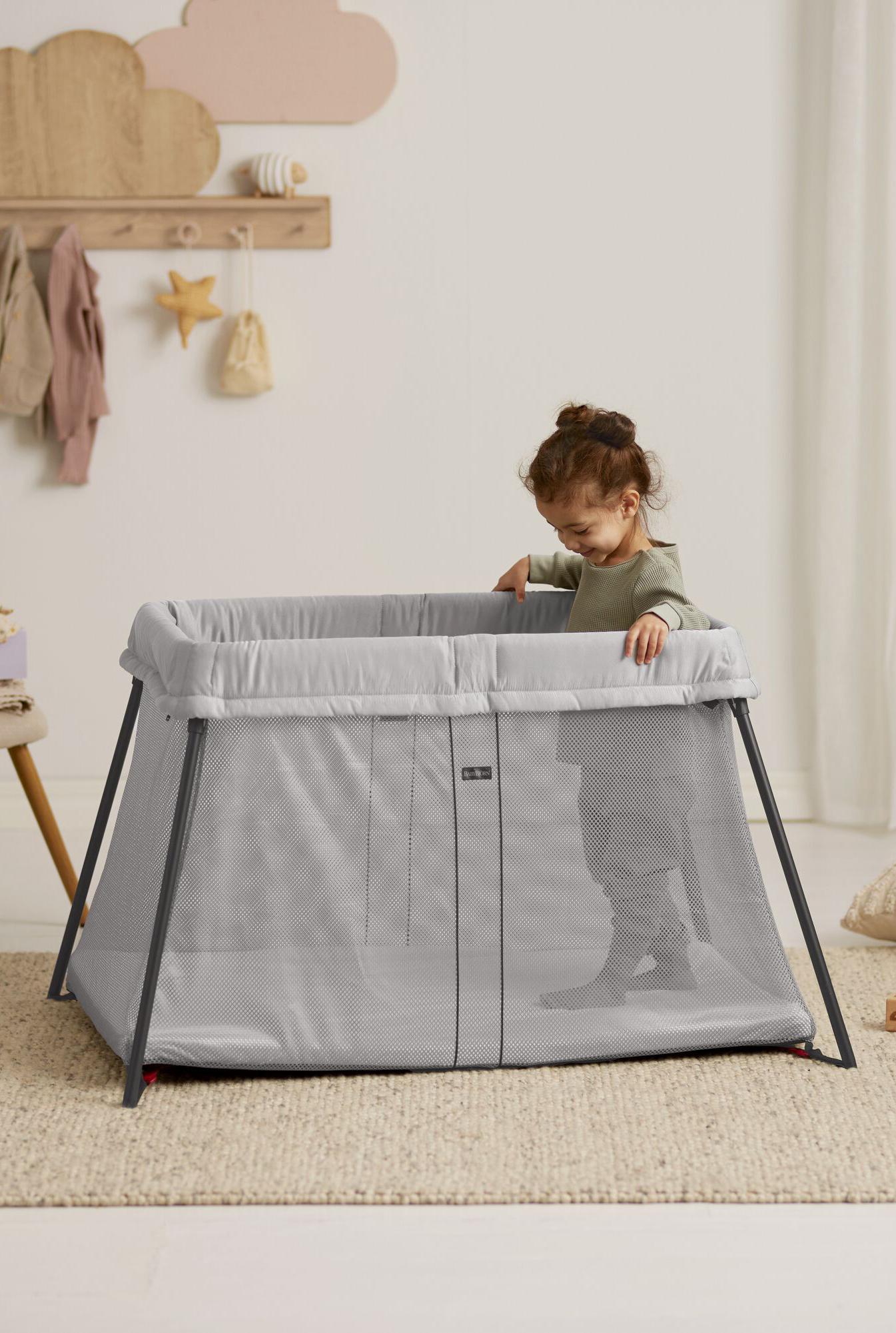 Lettino da Viaggio Light con Coprimaterasso - Argento mesh - BabyBjörn